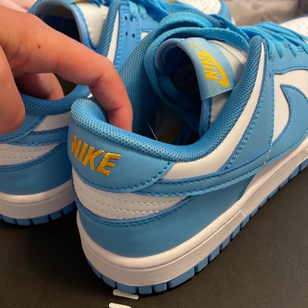 Coast blue dunks size 7 in men and 8.5 in women !!